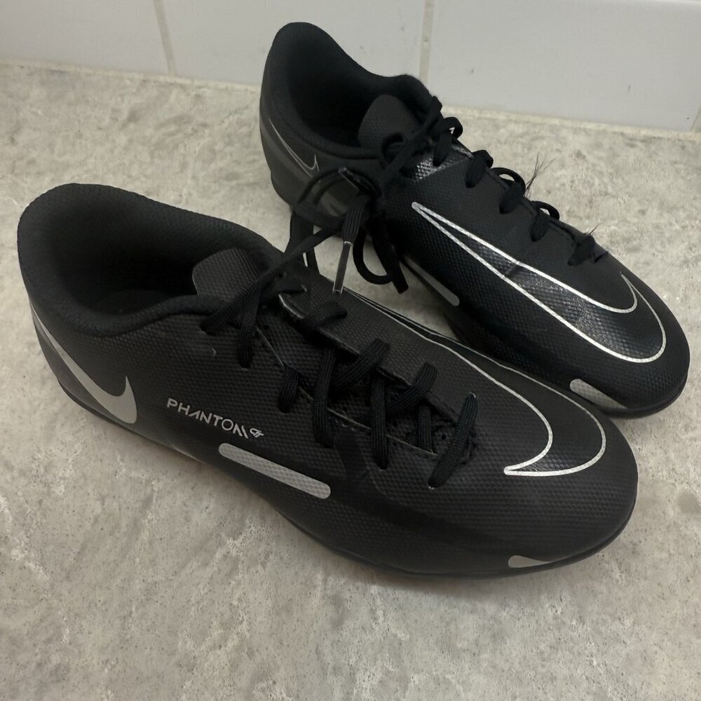 Nike Phantom GT2 Club Youth Boy's Soccer Cleats Shoes Size 1Y DC-0822-007